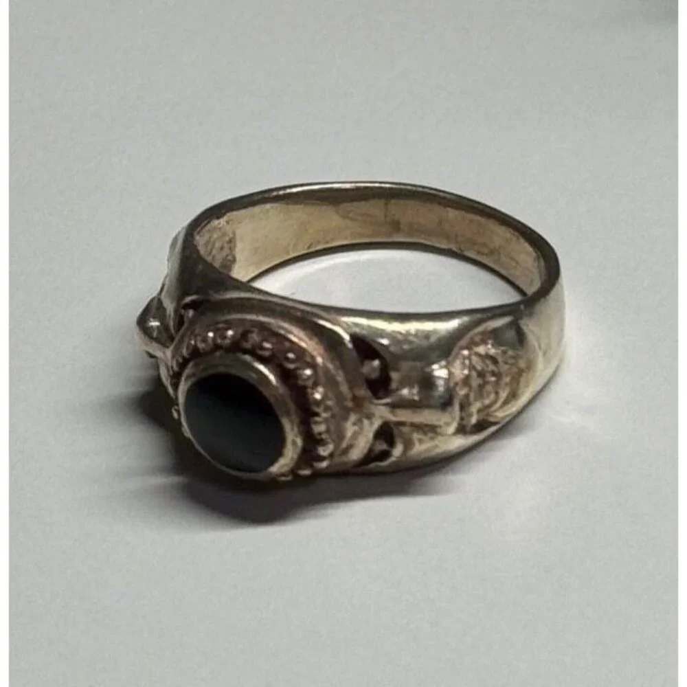 VINTAGE 925 STERLING SILVER BLACK ENAMEL FACE RING SIZE 8